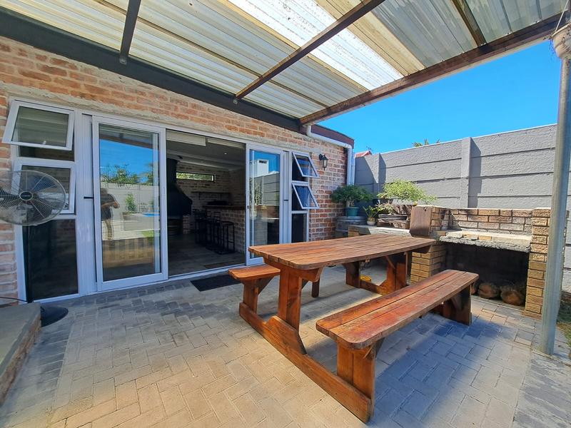 3 Bedroom Property for Sale in Vredekloof East Western Cape